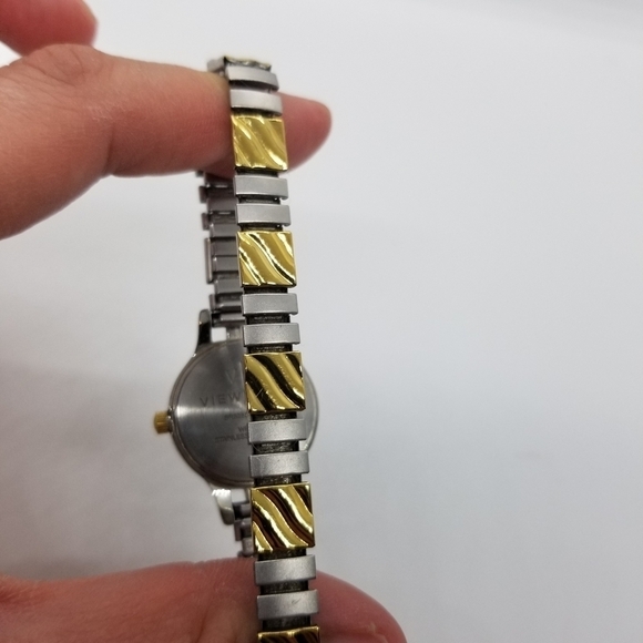 Viewpoint silver and gold tone stretch analog watch - Picture 2 of 4